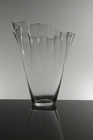 Decomarkt Glaswerk verkrijgbaar bij Bloemsierkunst Groeneveld; vaas, schaal, fles, karaaf
