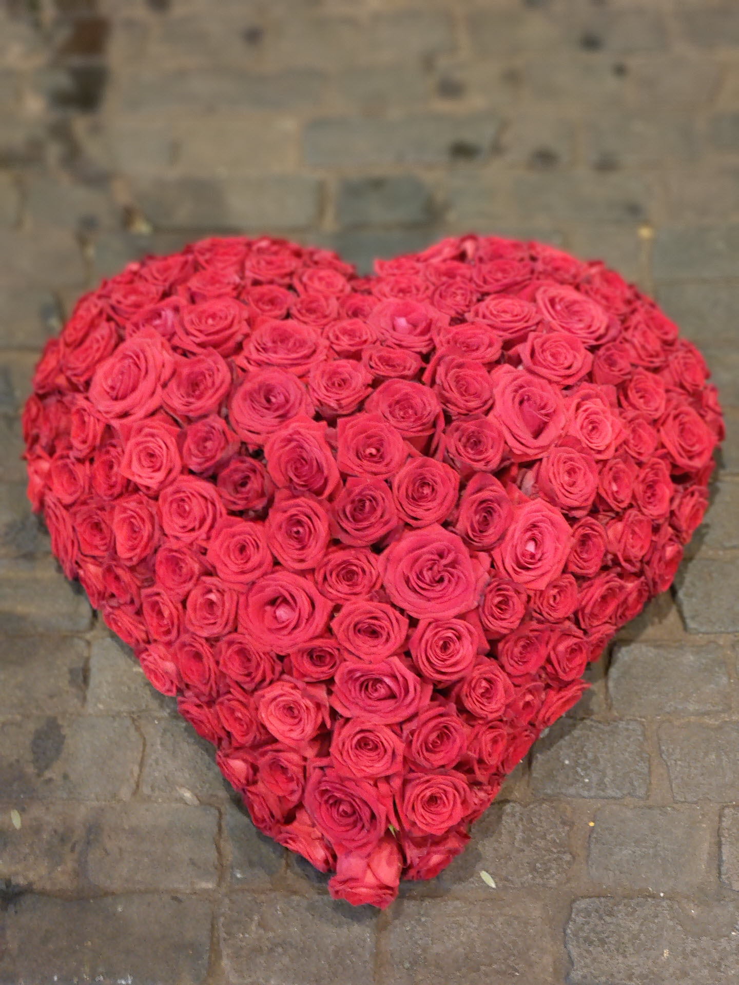 Bloemsierkunst Groeneveld rouwboeket, rouwstuk in hartvorm