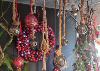 Bloemsierkunst Groeneveld kerst sferen. Stap binnen of bestel online.