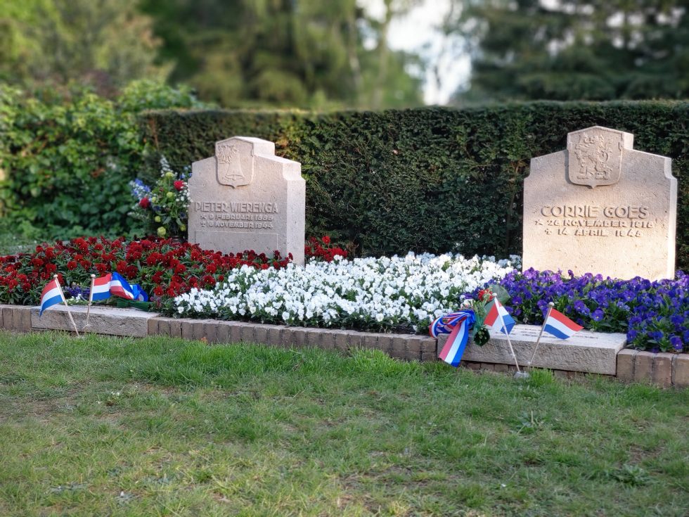 Bloemen op graven Begraafplaats de Eshof Haren