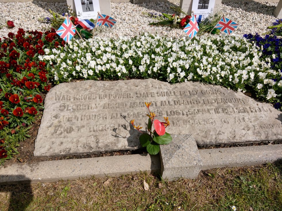 Bloemen op graven Begraafplaats de Eshof Haren