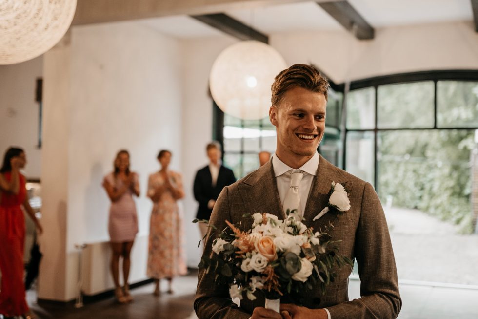 Bloemsierkunst Groeneveld verzorgde de bloemen voor de bruiloft van Marjan en Robin op trouwlocatie Allersmaborg te Ezinge