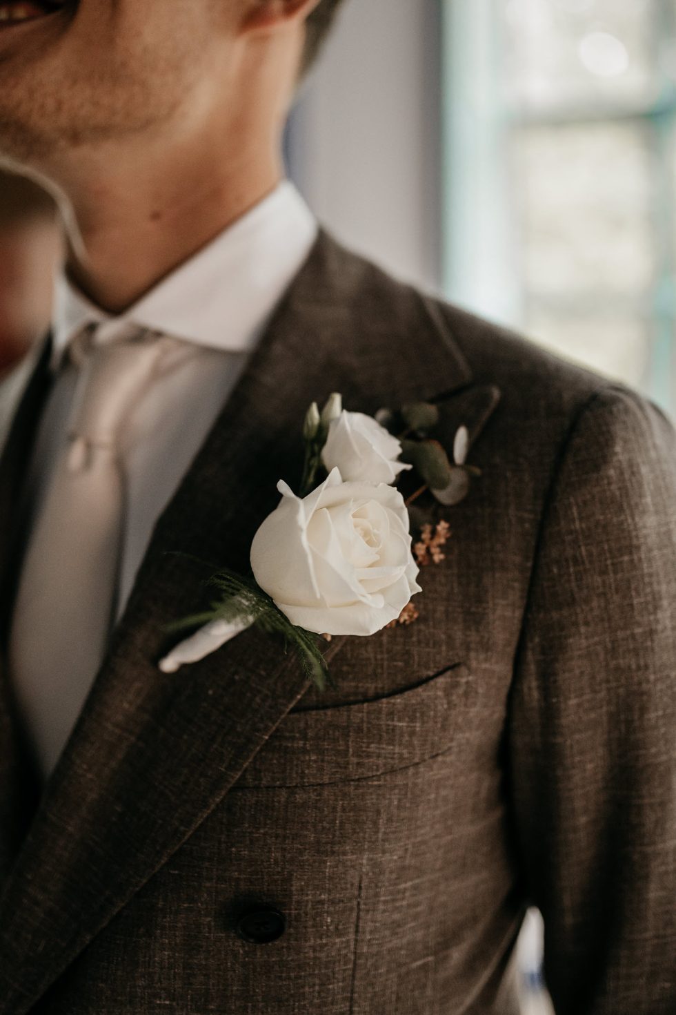Bloemsierkunst Groeneveld verzorgde de bloemen voor de bruiloft van Marjan en Robin op trouwlocatie Allersmaborg te Ezinge