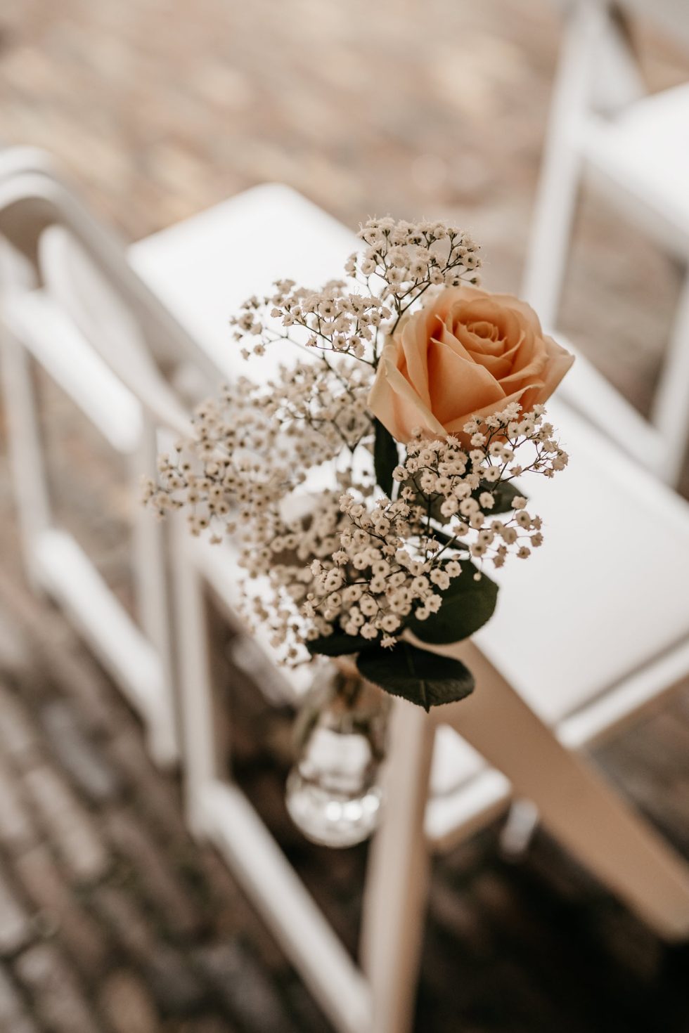 Bloemsierkunst Groeneveld verzorgde de bloemen voor de bruiloft van Marjan en Robin op trouwlocatie Allersmaborg te Ezinge