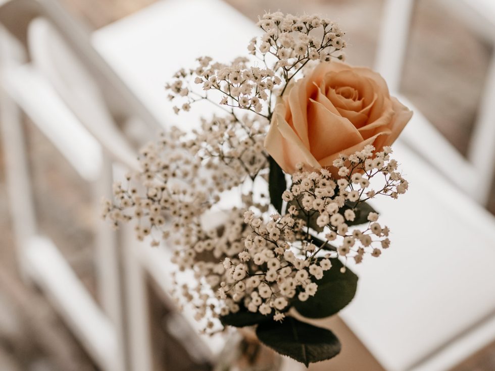 Bloemsierkunst Groeneveld verzorgde de bloemen voor de bruiloft van Marjan en Robin op trouwlocatie Allersmaborg te Ezinge