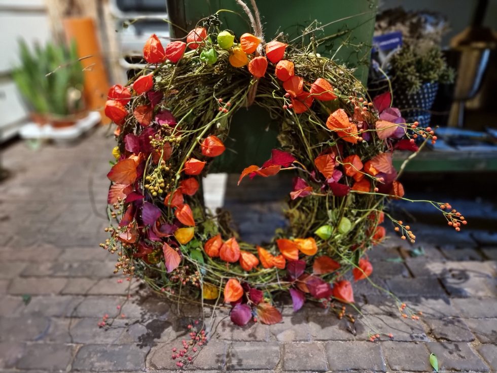 Bloemsierkunst Groeneveld deurkrans voor elk seizoen