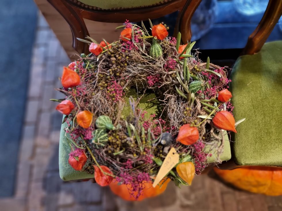 Bloemsierkunst Groeneveld deurkrans voor elk seizoen