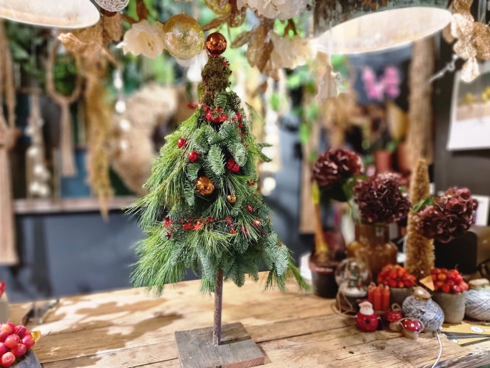 Even Geen Grote Kerstboom Dit Jaar Bloemsierkunst Groeneveld Bezorgt Uw Boeket Als Fleurop