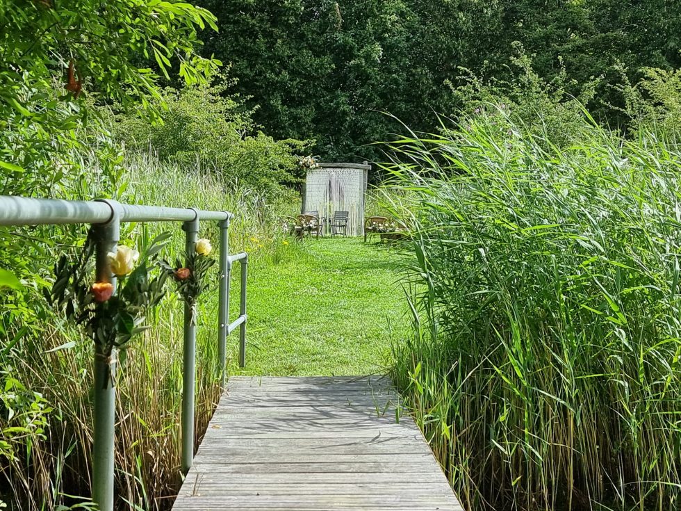 Bruiloft Erna & Jessica, Rietland Zuidwolde. Foto: Bloemsierkunst Groeneveld.