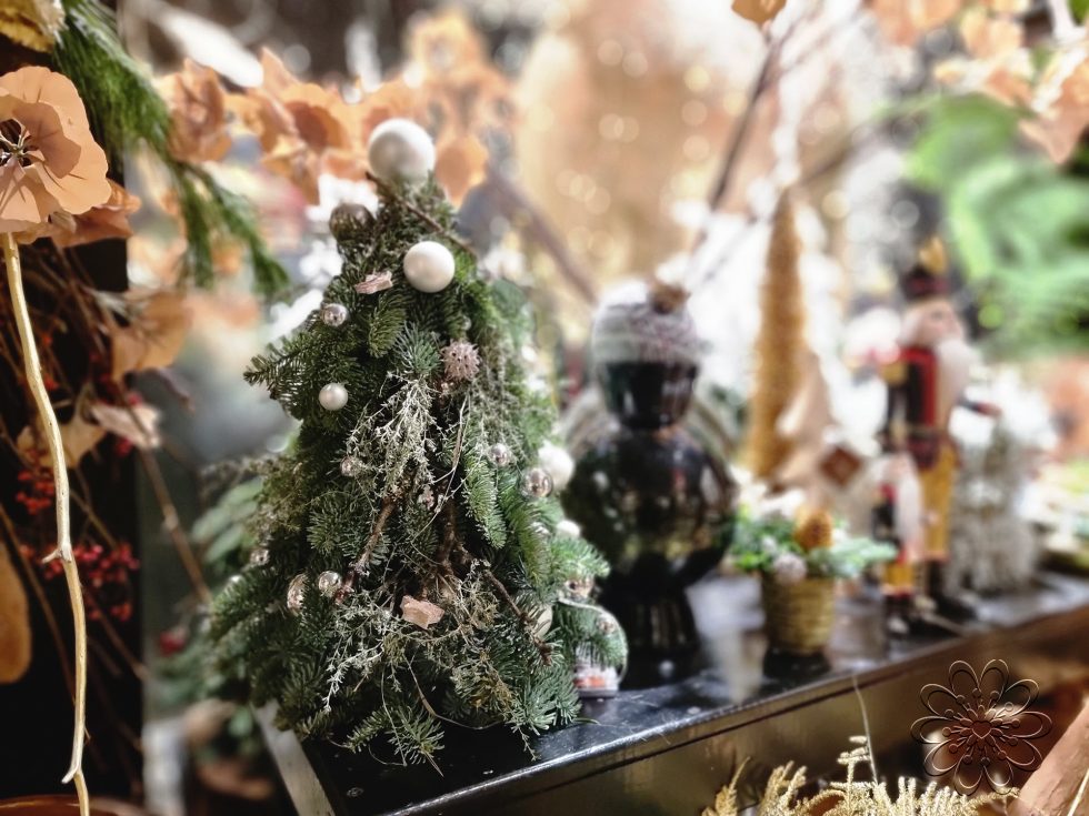 Bloemsierkunst Groeneveld heeft stijlvolle alternatieve kerstboom voor kerstsfeer in huis