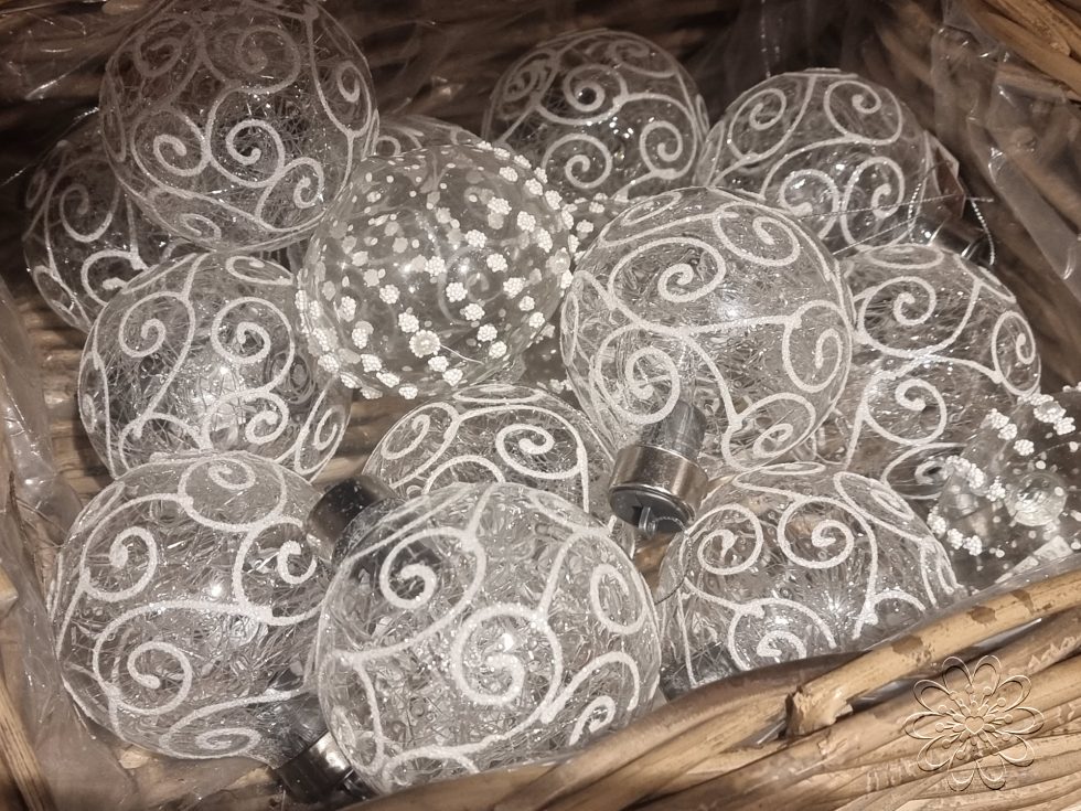 Glazen kerstballen met ledverlichting