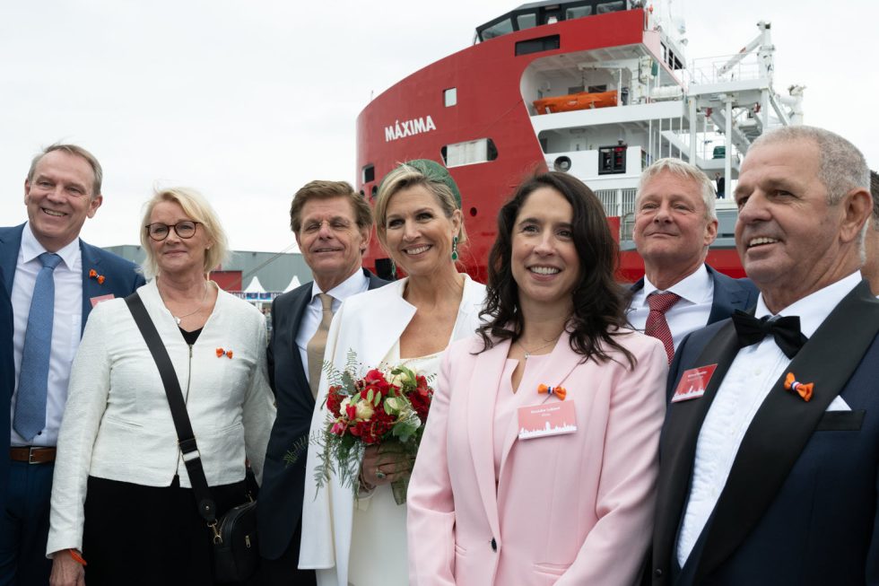 Koningin Máxima doopt tijdens Delfsail de Easymax-schepen ‘Maxima’ en ‘Alexia’