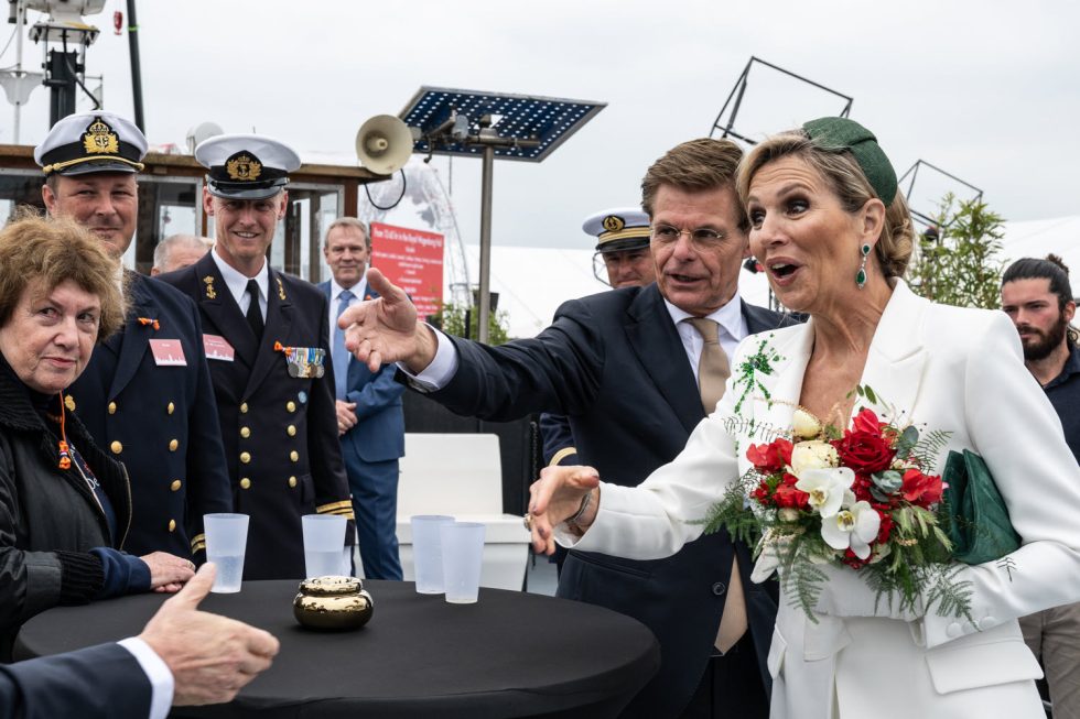 Koningin Máxima doopt tijdens Delfsail de Easymax-schepen ‘Maxima’ en ‘Alexia’