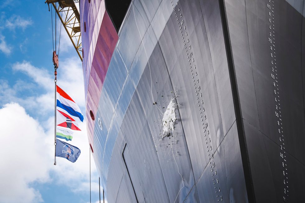 Koningin Máxima doopt tijdens Delfsail de Easymax-schepen ‘Maxima’ en ‘Alexia’