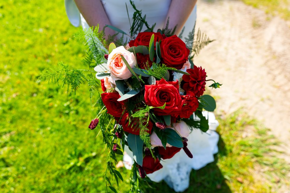Bloemsierkunst Groeneveld - bruidsboeket bruiloft Fraeylemaborg en Feithhuis