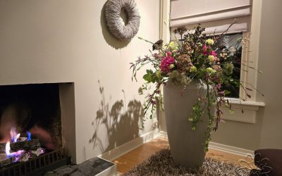 Zijden bloemen en planten van het seizoen