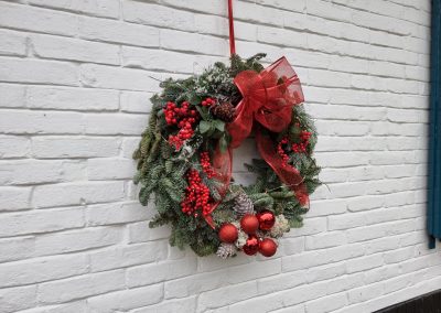 Bloemsierkunst Groeneveld deurkrans kerst