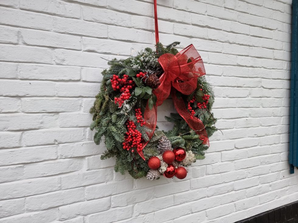 Bloemsierkunst Groeneveld deurkrans kerst
