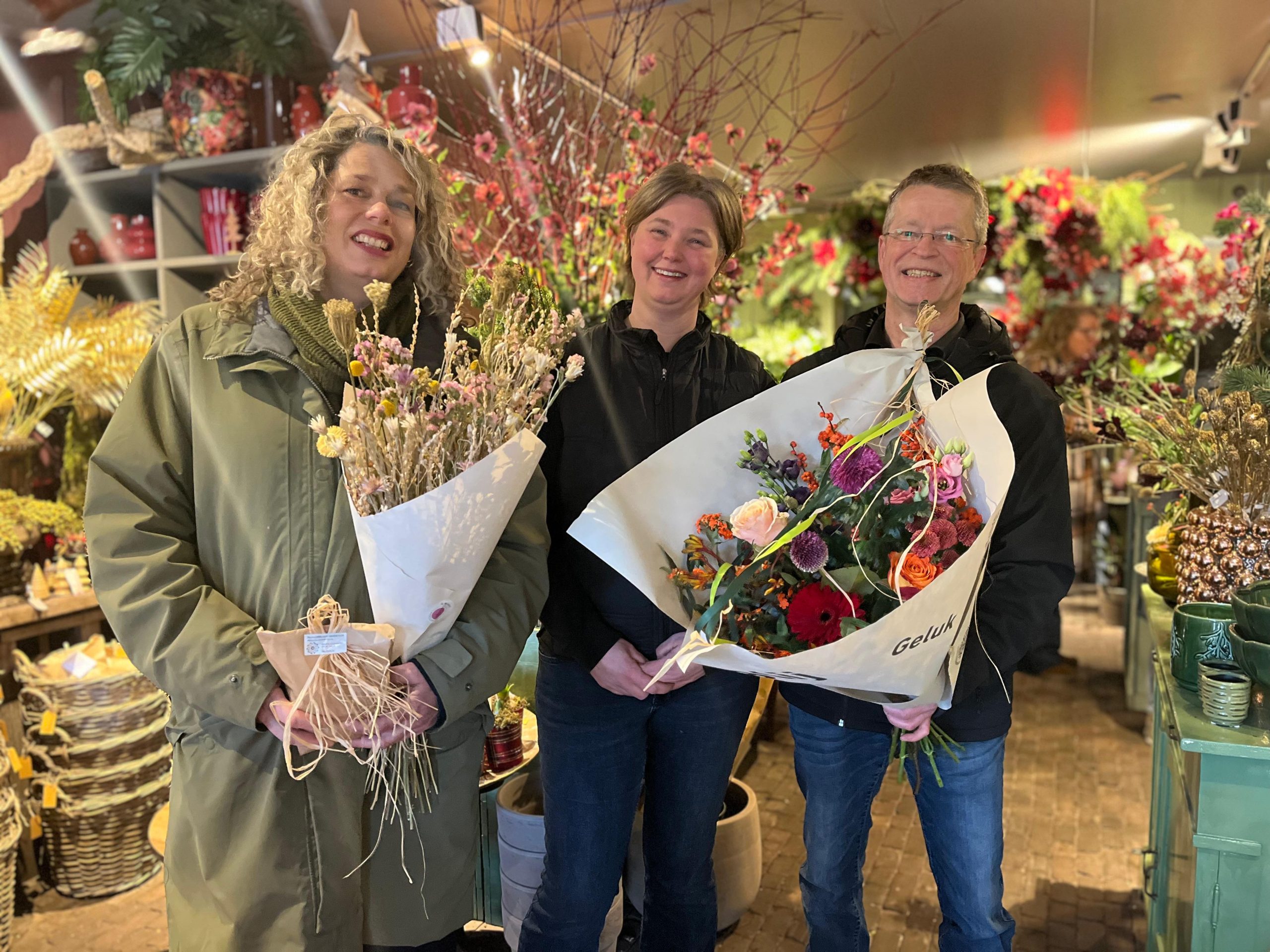Vandaag op De Dag van de Ondernemer hebben wij wethouder Kirsten de Wrede van gemeente Groningen bedankt voor de inzet voor ons lokale MKB! Tijdens onze ontmoeting zijn we dieper ingegaan of het bezorgen van biologische en duurzame bloemen.