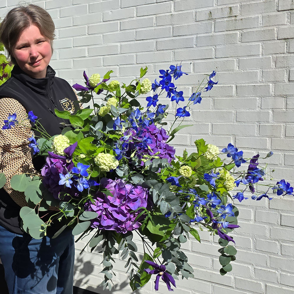 Bloemsierkunst Groeneveld boeket bloemen voor geboorte jongen (blauw) of meisje (roze)