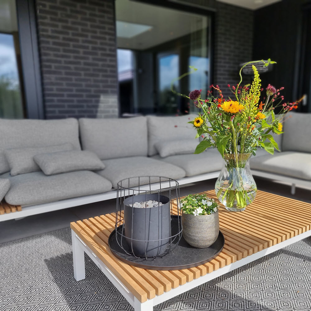 Bloemsierkunst Groeneveld boeket zomers buiten