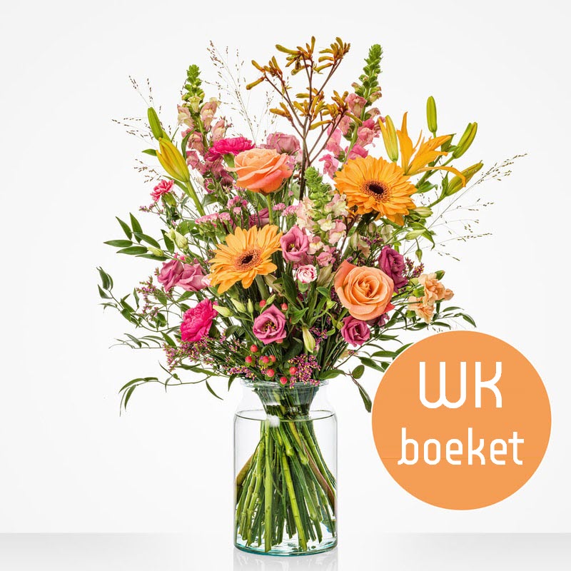 WK boeket samengesteld met oranje bloemen